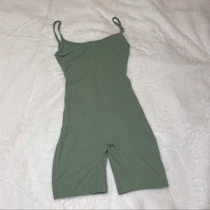 Green jumpsuit ♡︎